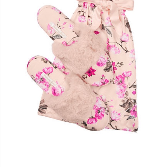 Victoria Secret Satin Slippers Medium - Picture 1 of 4